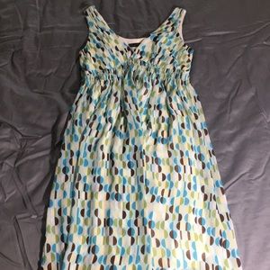 Sleeveless v-neck dress